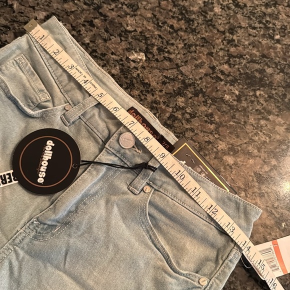 Dollhousee light wash Bermuda denim frayed high rise shorts NWT 7/8 - Picture 8 of 9